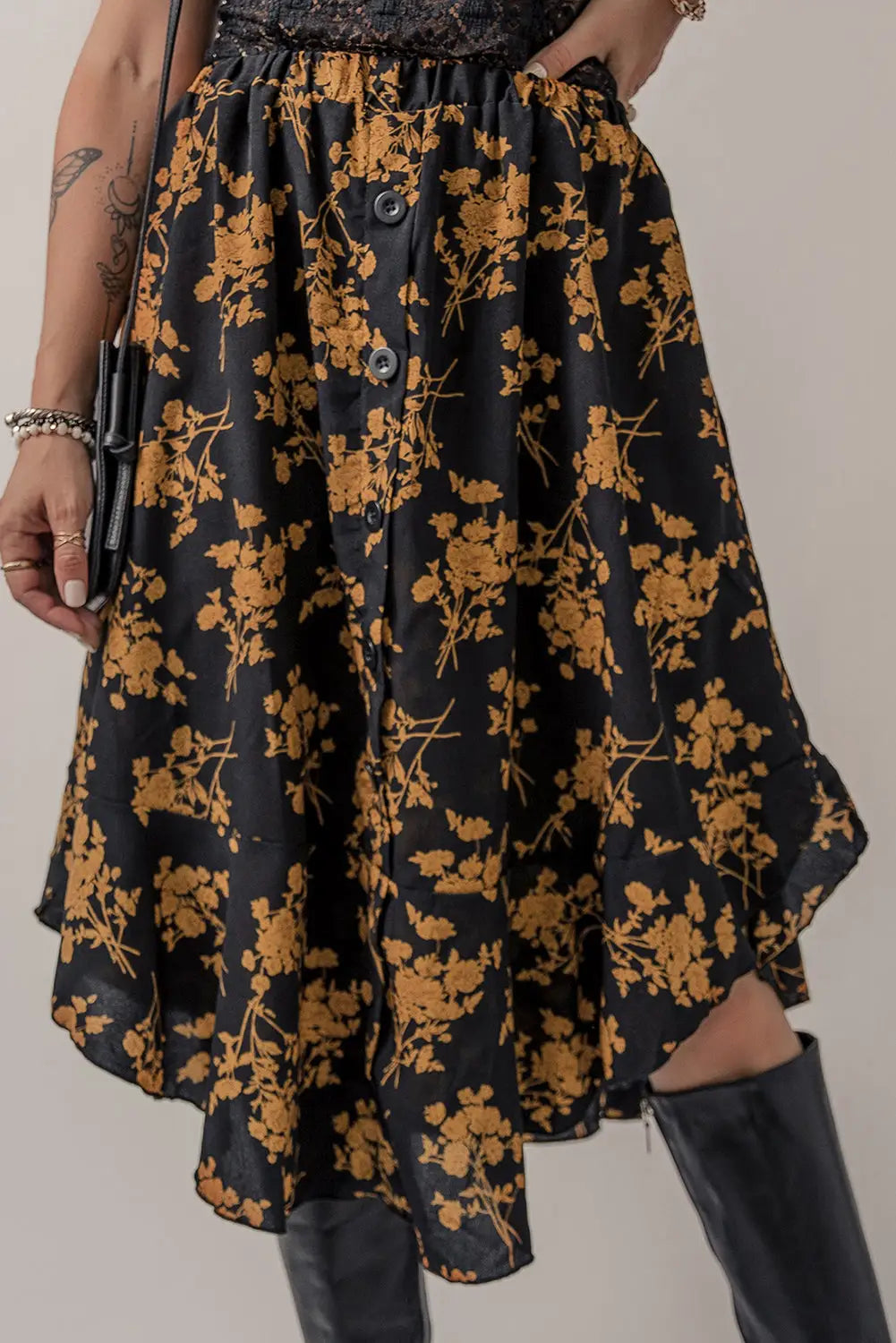 Halter Neck Women Dress to Show Off the Shoulders and NecklineBlack Printed Elastic Waist Button Decor Floral Ruffle Skirt