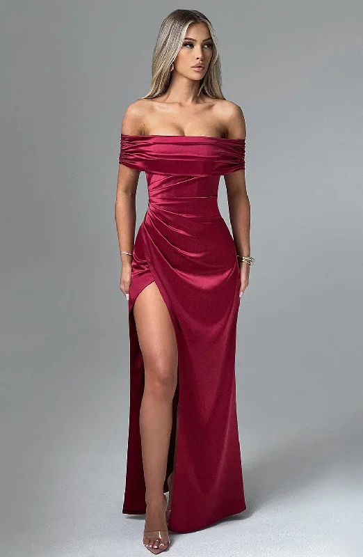 Halter Neck Women Dress to Show Off the Shoulders and NecklineGwendolyn Maxi Dress - Burgundy