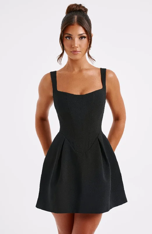 Shift Women Dress with a Simple and Classic Design for Everyday WearJaniyah Mini Dress - Black