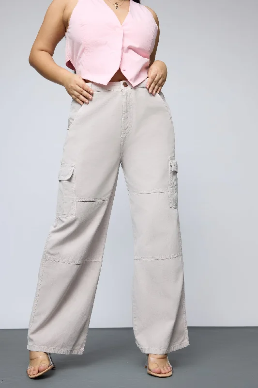 Mom jeans for a nostalgic and casual lookBohemian Beige Curve Straight Cargo Jeans