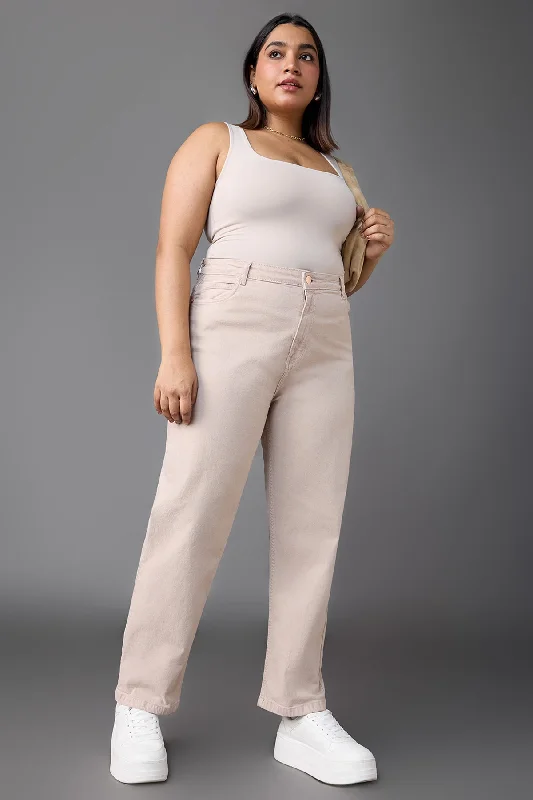 Mom jeans for a nostalgic and casual lookButtermilk Beige Mom Jeans Curve