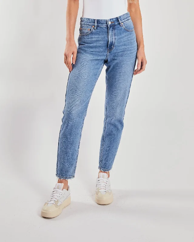 Ripped women jeans for a rebellious and fashion - forward styleFlorrie Mom Jean Summer Blue