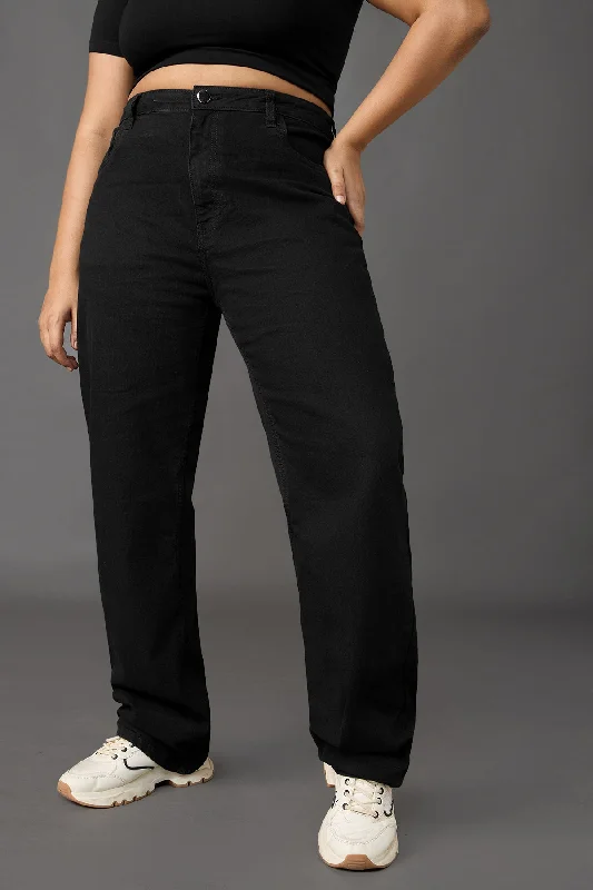 High - waisted women jeans for a flattering silhouetteTapered Regular Black Curve Jeans