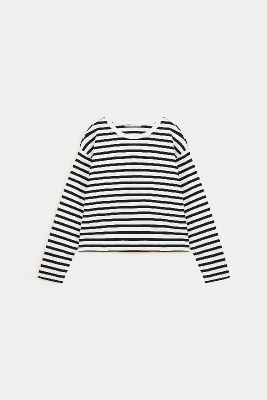 Crew Neck Women T Shirt with a Timeless DesignCropped Striped T-Shirt