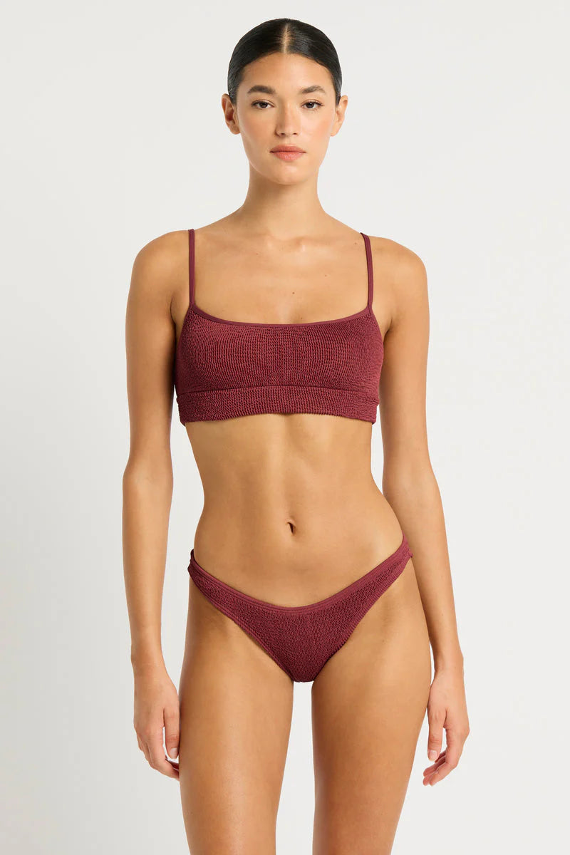 Tie - side bikini bottoms for an adjustable and stylish fitStrap Saint Crop Carmine Recycled